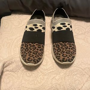 Leopard JellyPop casual shoes size 7.5